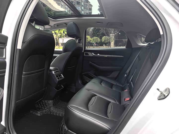 Фото 6 - Geely Preface