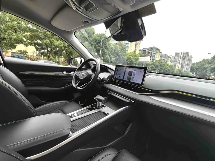 Фото 8 - Geely Preface