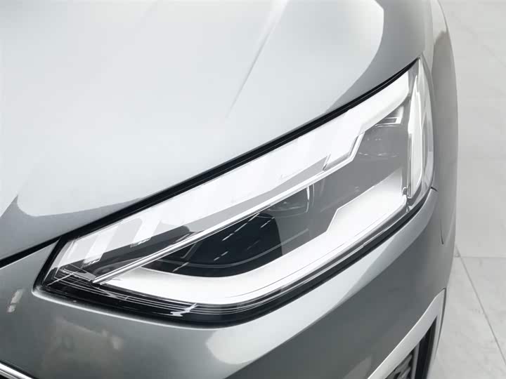 Фото 7 - Audi A4L