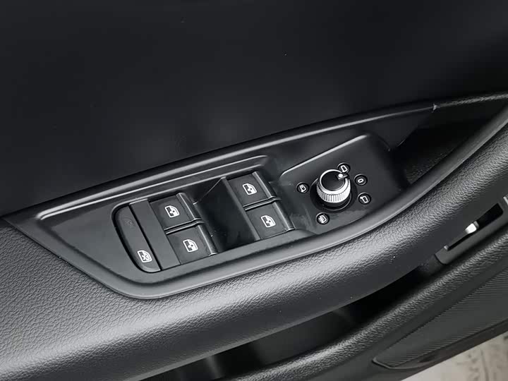 Фото 9 - Audi A4L