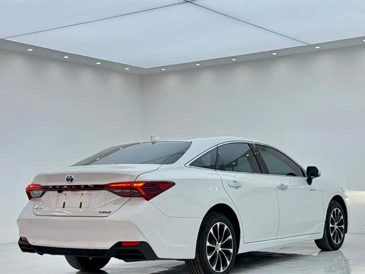 Фото 3 - Toyota Avalon