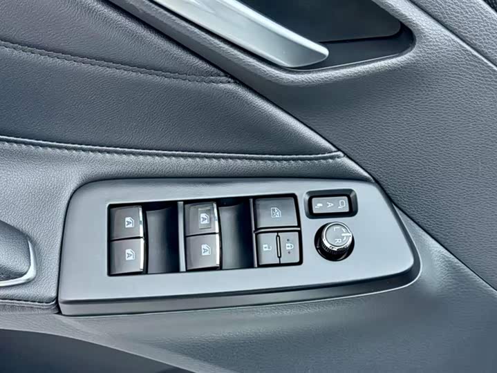 Фото 7 - Toyota Avalon