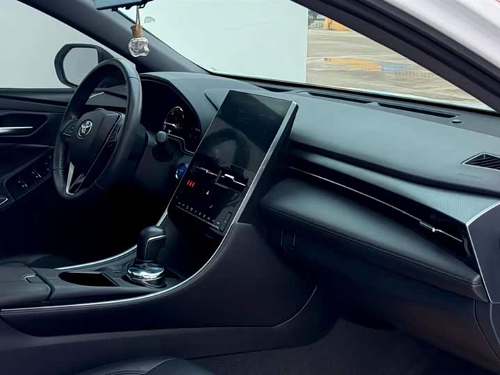 Фото 8 - Toyota Avalon