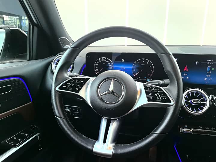 Фото 6 - Mercedes-Benz GLB-Class