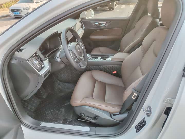 Фото 9 - Volvo S60