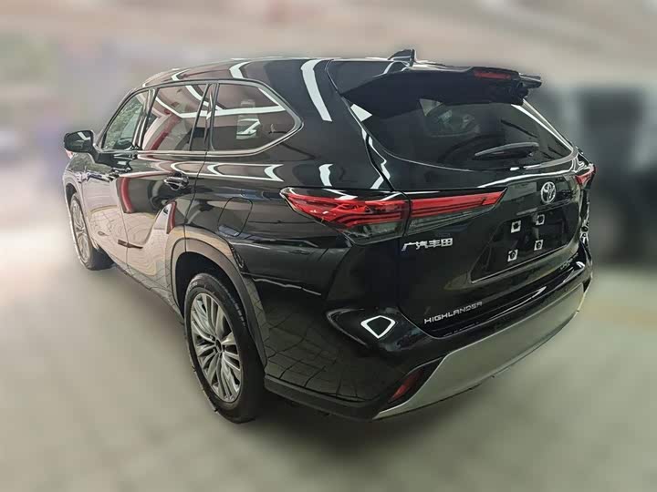 Фото 9 - Toyota Highlander