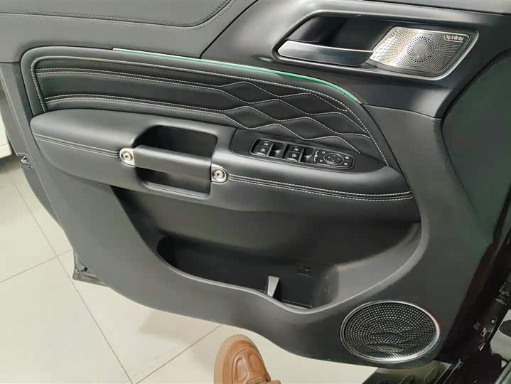 Фото 7 - Tank 300