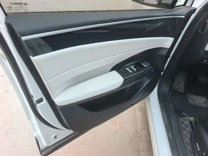 Фото 9 - Geely Galaxy L7