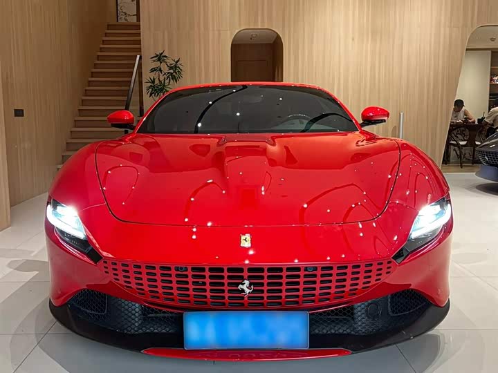 Фото 2 - Ferrari Roma