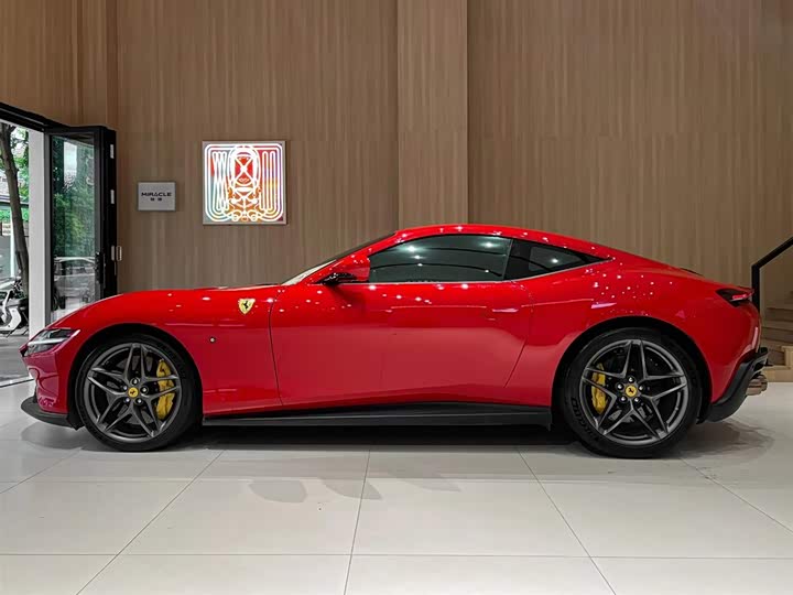 Фото 3 - Ferrari Roma