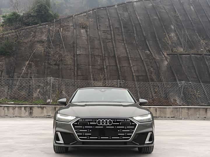 Фото 2 - Audi A7L