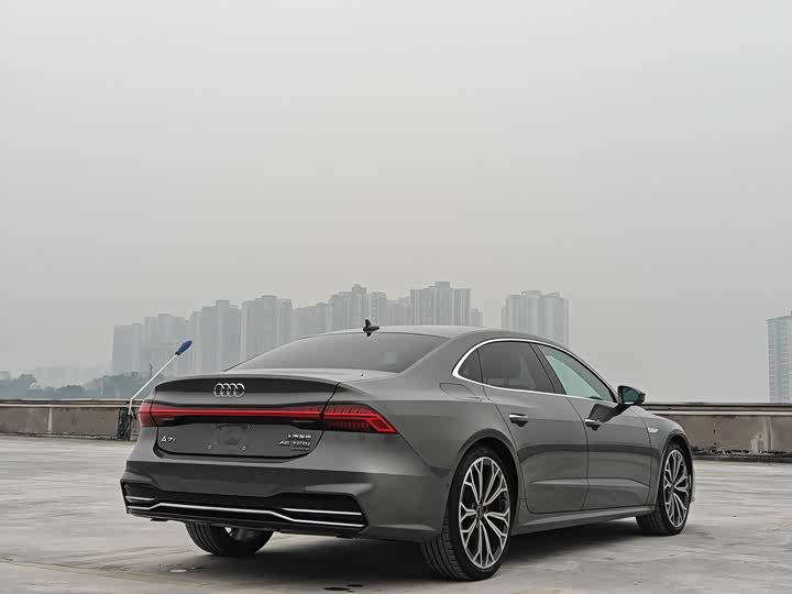 Фото 3 - Audi A7L