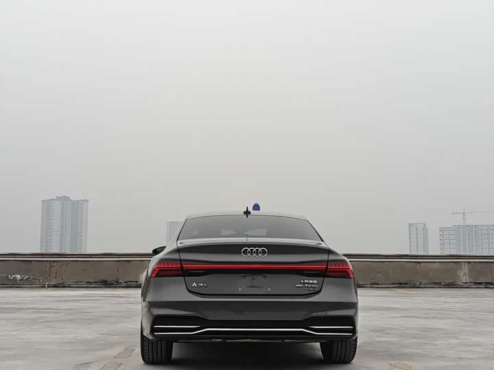 Фото 7 - Audi A7L
