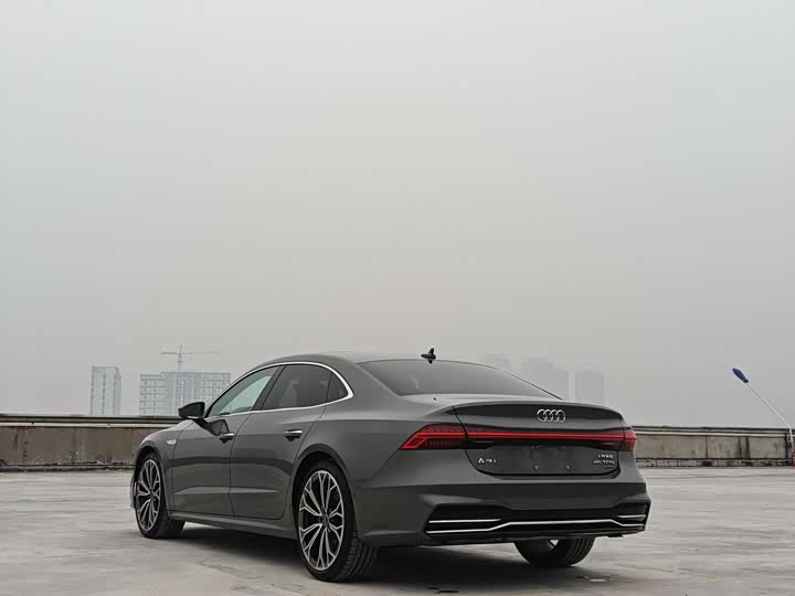 Фото 8 - Audi A7L