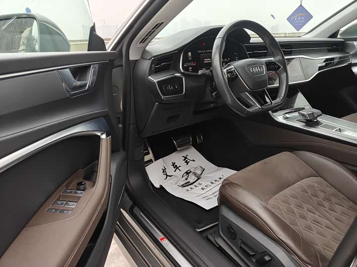 Фото 9 - Audi A7L