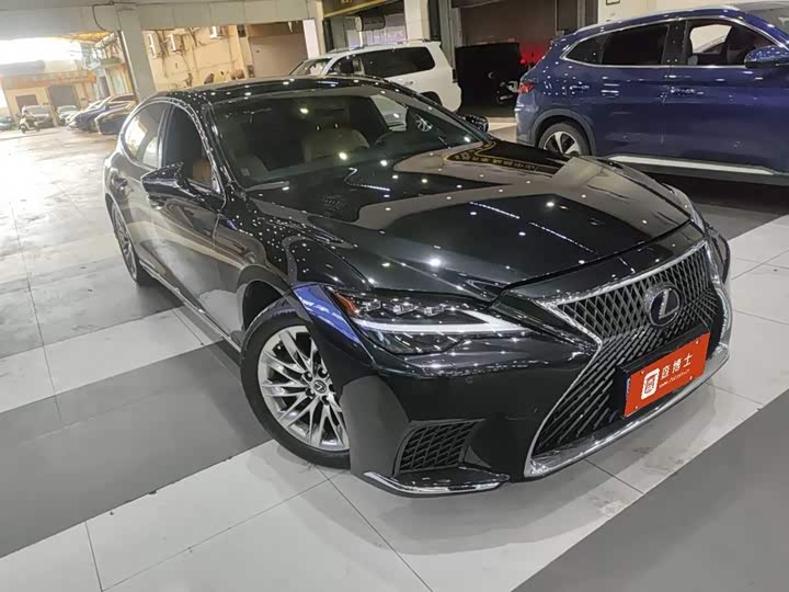 Фото 2 - Lexus LS
