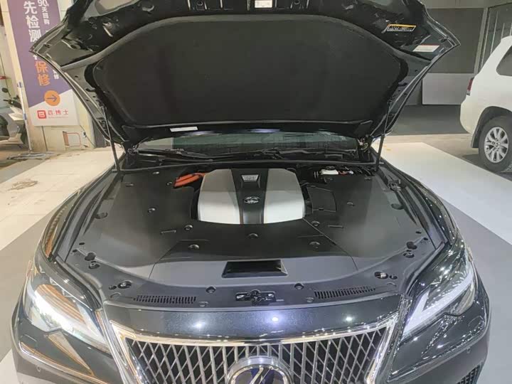 Фото 3 - Lexus LS