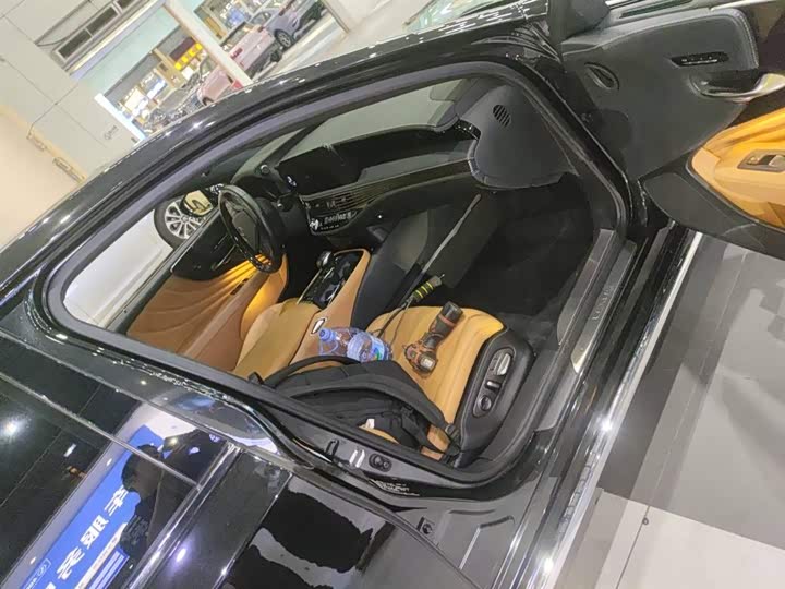 Фото 6 - Lexus LS