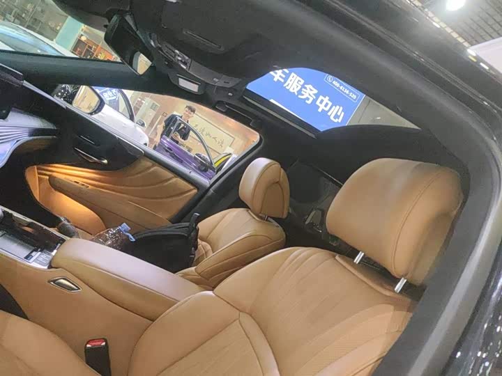 Фото 9 - Lexus LS