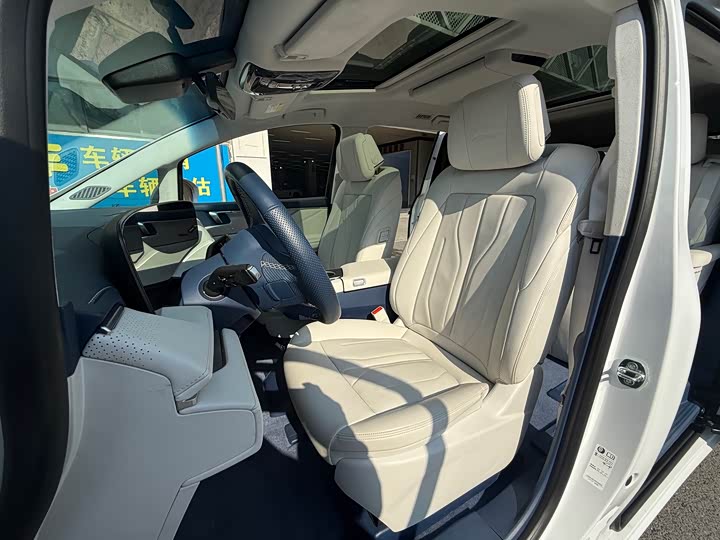 Фото 5 - Buick GL8 Hybrid