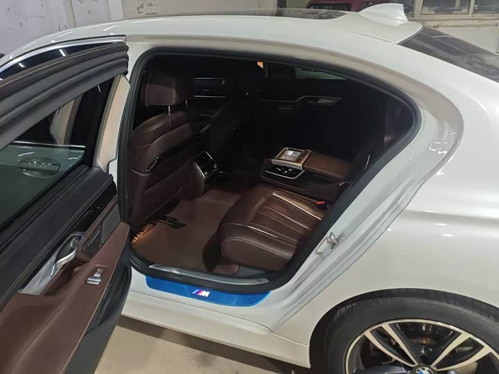 Фото 3 - BMW 7 Series