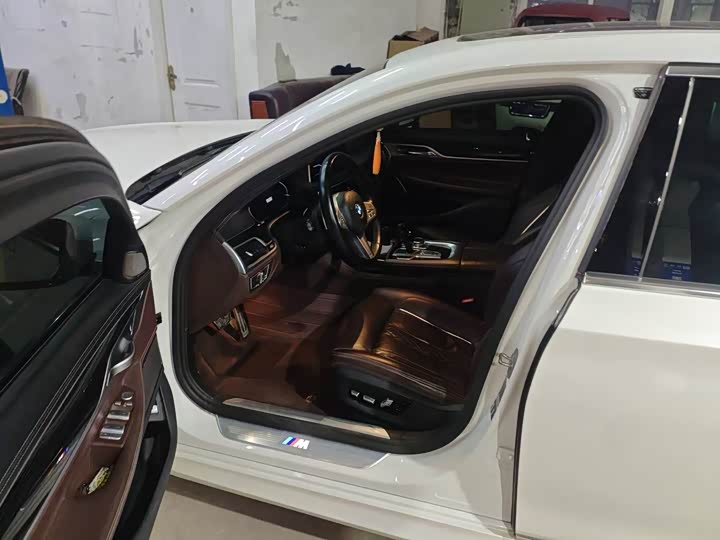 Фото 4 - BMW 7 Series