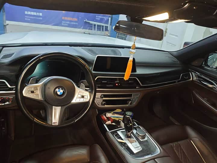 Фото 5 - BMW 7 Series