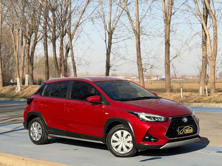 Фото 7 - Toyota Yaris L Hatchback