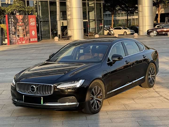 Фото 1 - Volvo S90 Hybrid