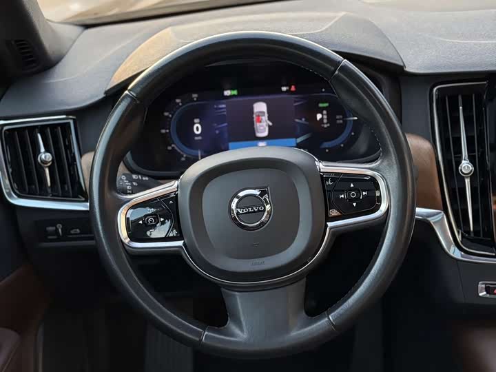 Фото 9 - Volvo S90 Hybrid