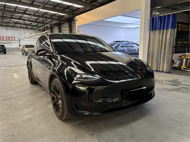 Фото 3 - Tesla Model Y