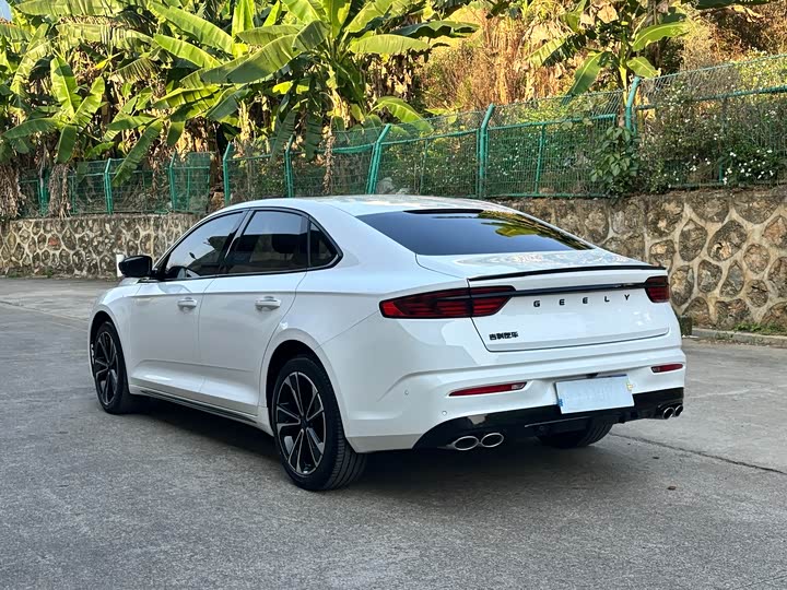 Фото 9 - Geely Preface