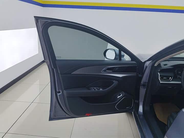 Фото 7 - Hongqi H5