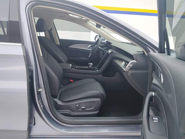 Фото 8 - Hongqi H5