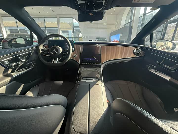 Фото 6 - Mercedes-Benz EQE