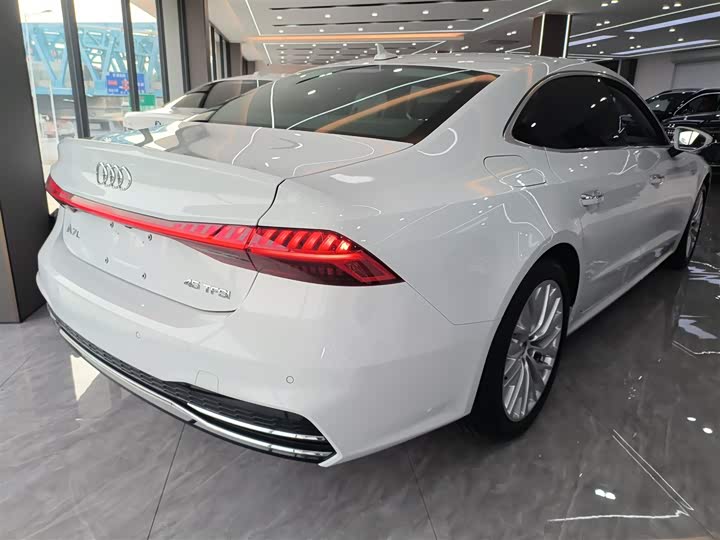 Фото 7 - Audi A7L