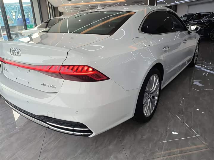 Фото 8 - Audi A7L