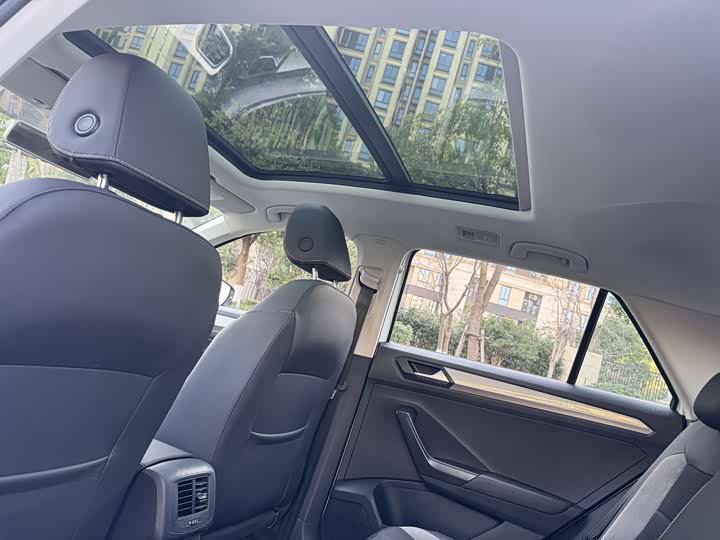 Фото 5 - Volkswagen T-Roc