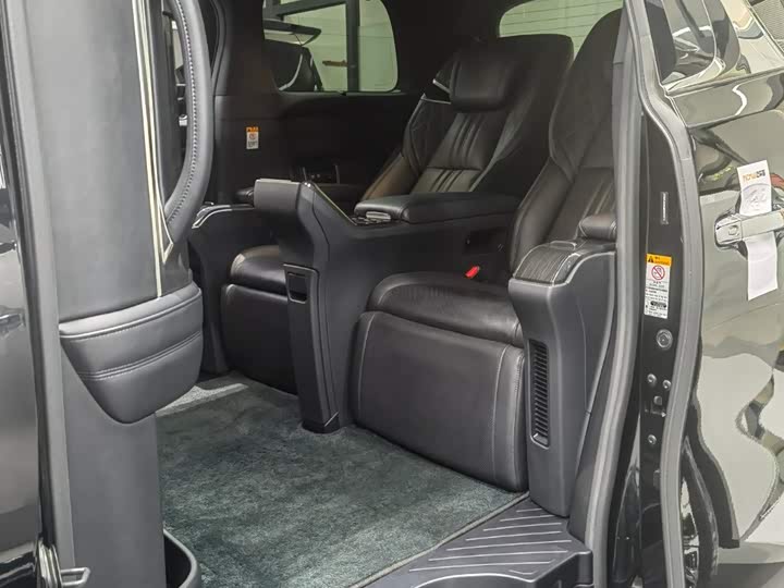 Фото 7 - Lexus LM