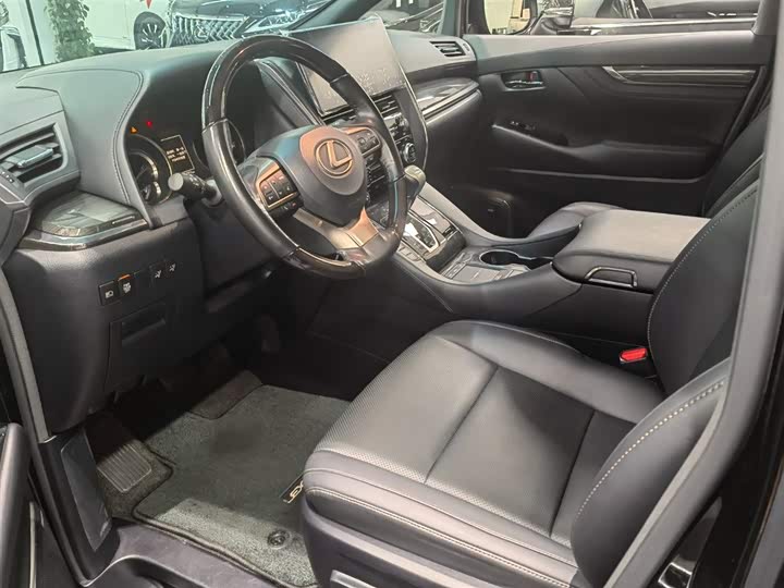 Фото 8 - Lexus LM