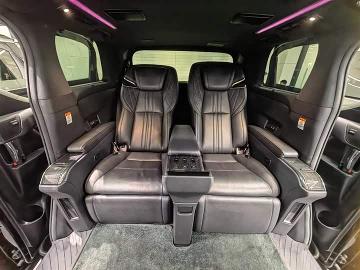 Фото 9 - Lexus LM