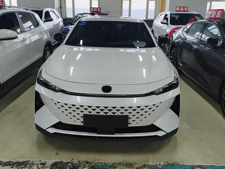 Фото 2 - Changan UNI-V Hybrid