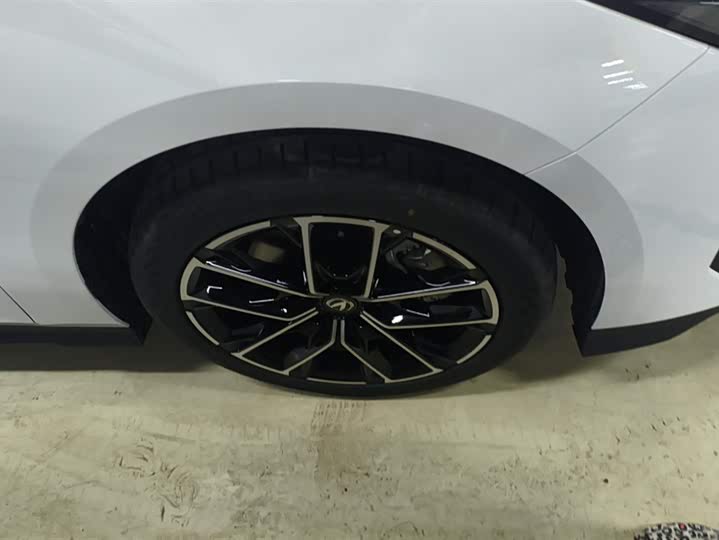 Фото 6 - Changan UNI-V Hybrid