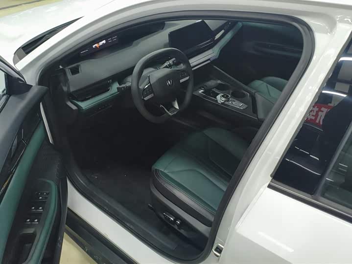 Фото 9 - Changan UNI-V Hybrid