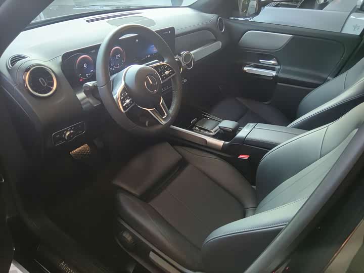 Фото 4 - Mercedes-Benz GLB-Class