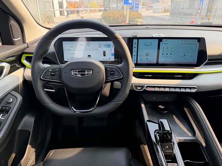 Фото 4 - Geely Coolray