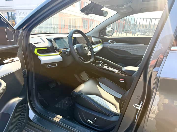 Фото 6 - Geely Coolray