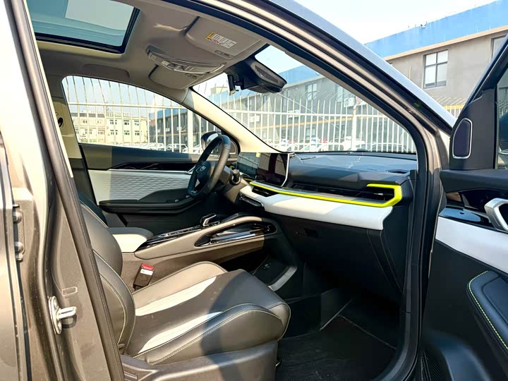 Фото 7 - Geely Coolray