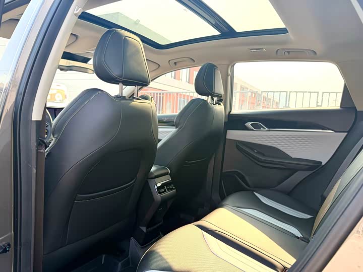 Фото 8 - Geely Coolray