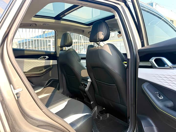 Фото 9 - Geely Coolray